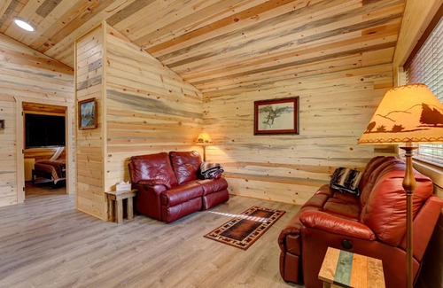 Dayton Villa | The Shire Valley Cottage & Cabin Ranch Retreat