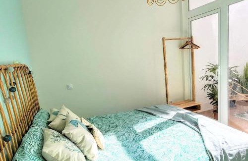 Espinho House | The Shore at Seaside Paradise - Cozy Patio on the Promenade