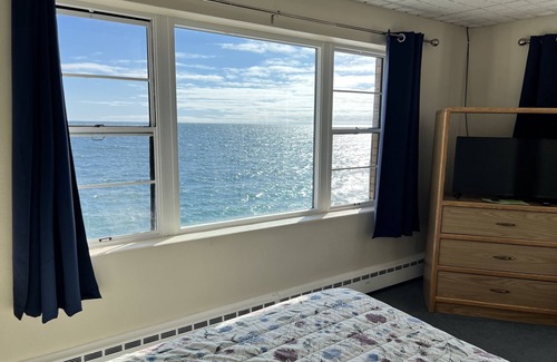 Grand Marais Hotel | The Shoreline Inn