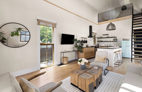 Brazos House | The Shotgun House from Fixer Upper; <2 Min Walk to Silos/Downtown; 800+ 5-Stars