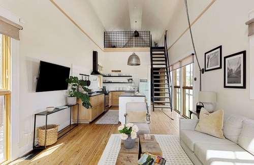 Brazos House | The Shotgun House from Fixer Upper; <2 Min Walk to Silos/Downtown; 800+ 5-Stars