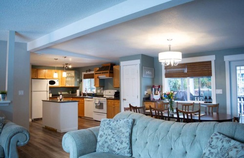 Sicamous House | The Sicamous Songbird