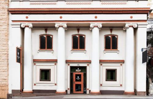 Bisbee House | The Signature King with Mountain Views