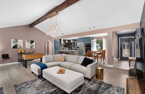 Round Rock West House | The Sinatra - Fun, 5BD Home! Huge Pool! Game Room!