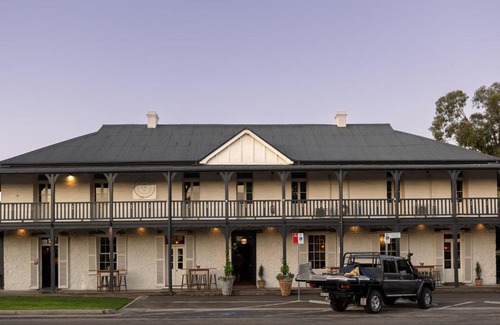 Jugiong Apartment | The Sir George
