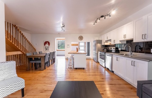 Saint Ferreol les Neiges House | The Ski Stop | Near Mont-Sainte-Anne | BBQ | Ski