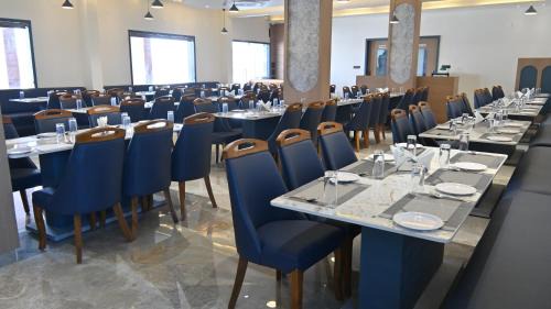 Dwarka Hotel | The Sky Comfort Hotel Mahi