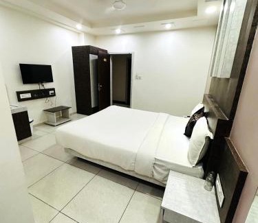 Dwarka Hotel | The Sky Comfort Hotel Parth Inn