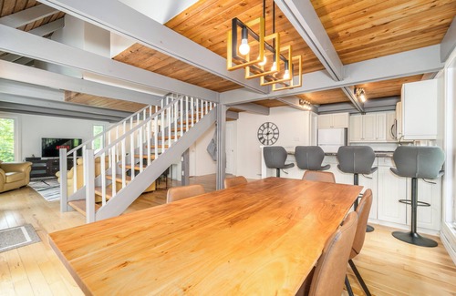 Beaupre House | The Sky House | Pools | BBQ | Sauna | Gym