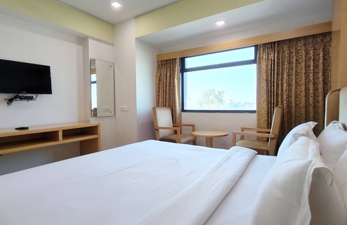 Anand Hotel | The Sky Imperial Hotel The Maison