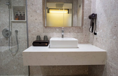 Ruessei Kaev Hotel | The Skye Phnom Penh Hotel & Apartments