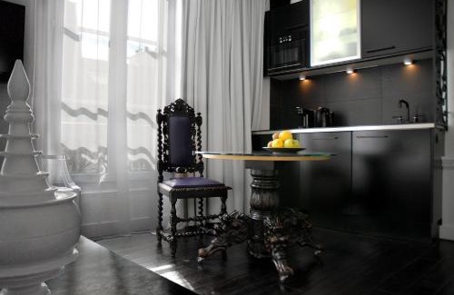 Arsenal Apartment | The Sleeping Lion