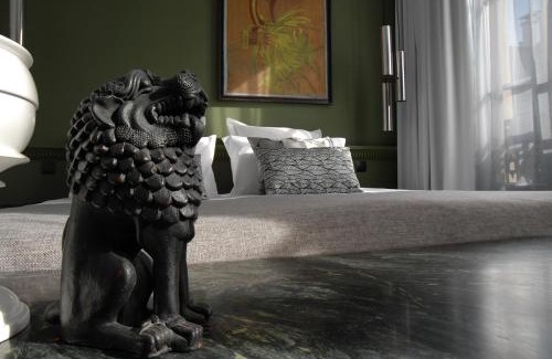 Arsenal Apartment | The Sleeping Lion