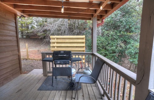 Sautee Nacoochee Cabin | The Sleepy Bear - Lovely Dog Friendly Cabin with Beautiful Mtn Views