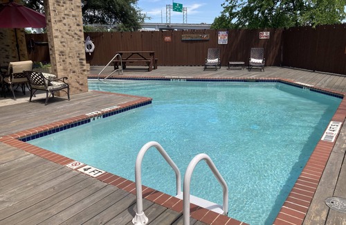 North Shoal Creek Condo | The Smart Condo
