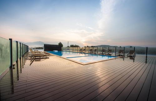 Kampung Padang Matsirat Hotel | The Smith House