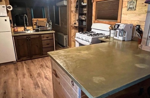 Maple View Cabin | The Snag and Drag on Snowmobile Trail C5A