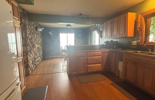 Drummond House | The Sniderhaus with beautiful sunsets and trails nearby. A large dock.