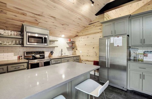 South River City House | The Soco Studio | Chic Stay w/Balcony
