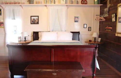 Morgan Mill Cottage | The Soda Shoppe-@ Rooms at The Oak Dale