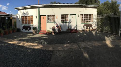 Kimberley House | The Solomon Guest House