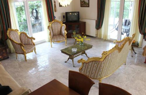 Kavala House | The Sound of Silence
