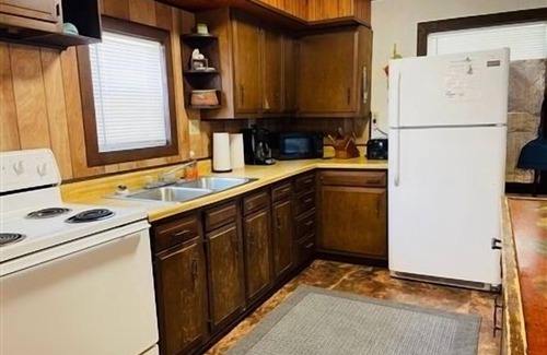 Port Mansfield Cabin | The South Shore Casita. One Bedroom, One Bath. Off Water Cabin.