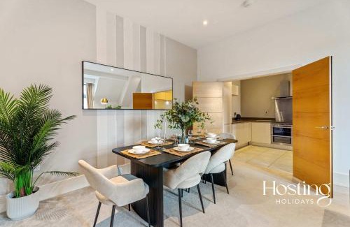 Henley Apartment | The Sovereign Suite - 2-bedroom Luxury Apartment with Parking
