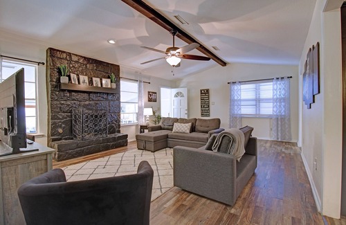 Broken Arrow House | The Space Place: Cosmic-Themed Family Getaway Near Hotspots in Tulsa, Oklahoma!