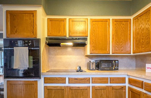 Burkburnett House | The Spacious Avocado | 4 Bed, 2 Bath