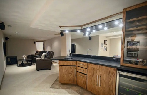 Janesville House | The Spacious Retreat