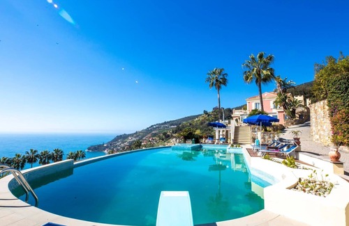 Ospedaletti Villa | The splendid terrace of Villa Caroleo will enchant any traveler.