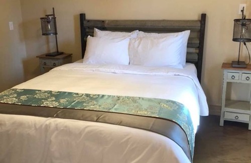 Sheridan Hotel | The Sport at The Nelson Inn - Unit 1