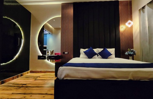Greater Noida Hotel | The Spotlight