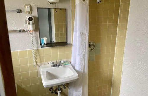 Yellow Springs Hotel | The Springs Motel