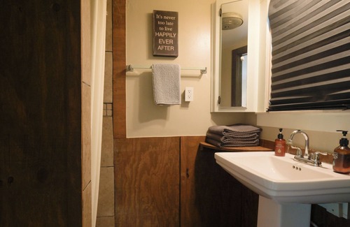 Leakey Hotel | The Springs Retreat.