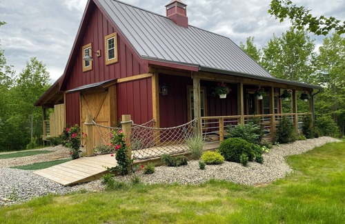 McArthur Cabin | The Stable at Dogwood Ridge Farms: Highland Cow and Mini Donkey Farm