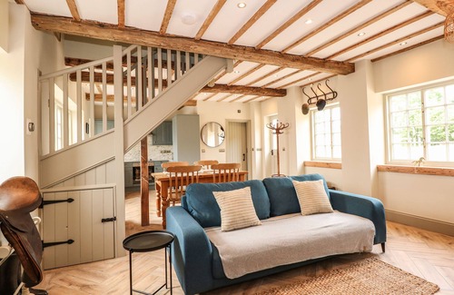 Market Rasen Cottage | THE STABLE AT WARREN HOUSE, character holiday cottage in Wragby