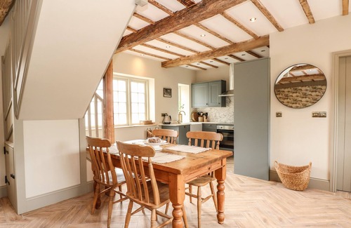 Market Rasen Cottage | THE STABLE AT WARREN HOUSE, character holiday cottage in Wragby