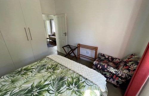 Howick Apartment | The Stables, Central Garden Cottage in Howick