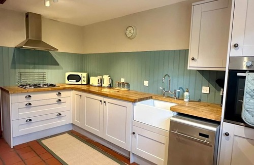 Alton House | The Stables - detached bungalow in Alton