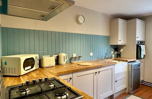 Alton House | The Stables - detached bungalow in Alton