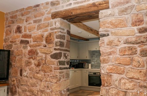 Cauldon Low House | THE STABLES, family friendly, character holiday cottage in Ramshorn