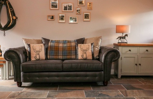 Cauldon Low House | THE STABLES, family friendly, character holiday cottage in Ramshorn
