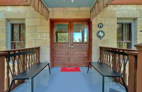 Bouldin House | The Stanley Historic Home plus Cabin with Pool, BBQ