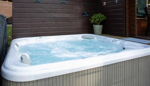 Kettlebridge Cabin | The Steadings Log Cabins