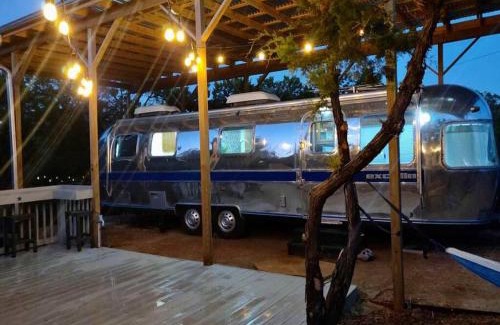 Austin House | The Steel Magnolia Airstream - Cabins At Rim Rock