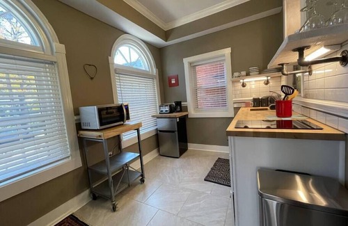Lancaster Apartment | THE STEVENS STUDIO - HISTORIC DOWNTOWN LANCASTER, Contemporary Studio - Historic Downtown Lancaster