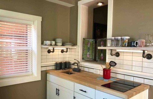 Lancaster Apartment | THE STEVENS STUDIO - HISTORIC DOWNTOWN LANCASTER, Contemporary Studio - Historic Downtown Lancaster