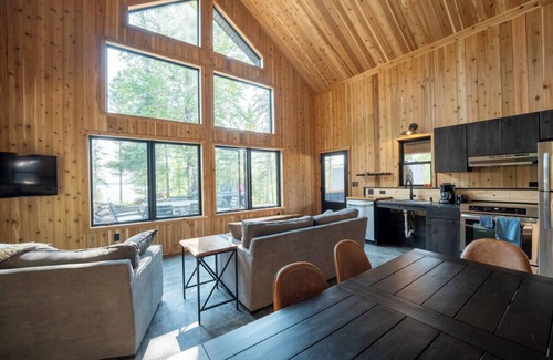 Ely Apartment | The Steward Lakeview Cabin with Private Sauna